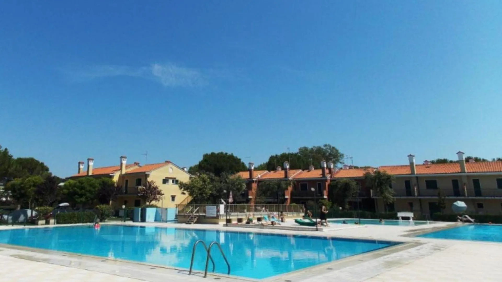 Relaxing Townhouse With Pool Access In Bibione Lejlighed 0*,  Italien